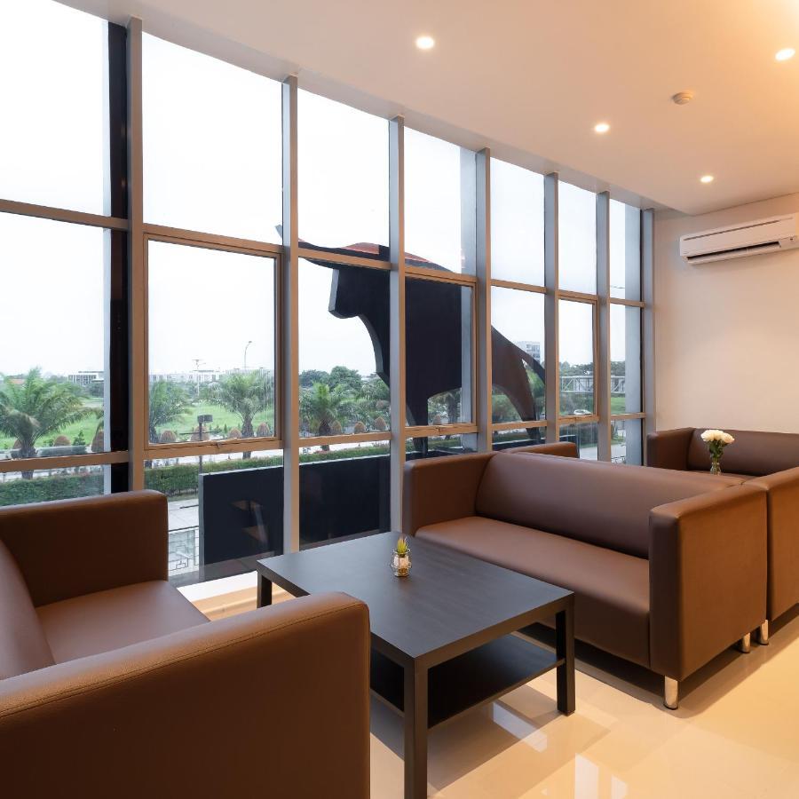 The Risman Hotel At Jakarta Airport Cbc Tangerang Exterior foto
